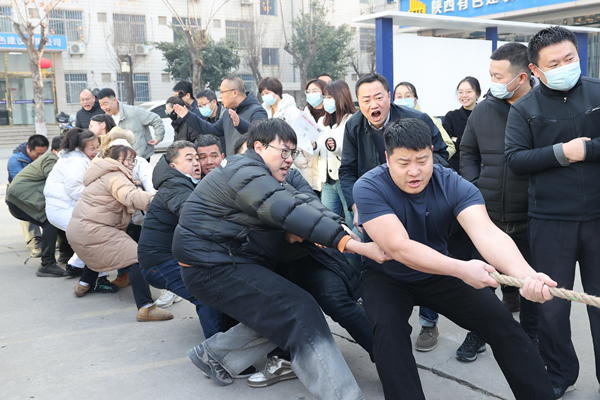 燃動冬日 “繩”采飛揚——公司舉行“迎元旦 強體魄 聚力量 開新局”拔河比賽！